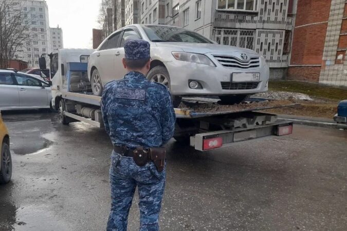 Житель Новосибирска едва не лишился машины из-за крупного долга