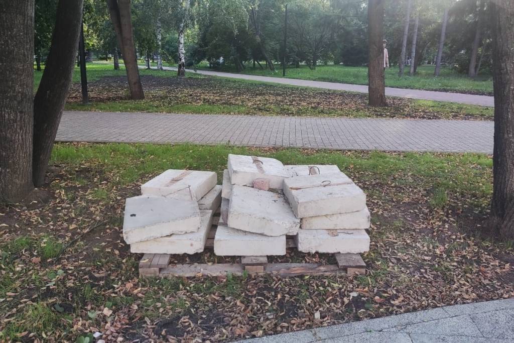 Журналисты показали состояние Первомайского сквера Новосибирска