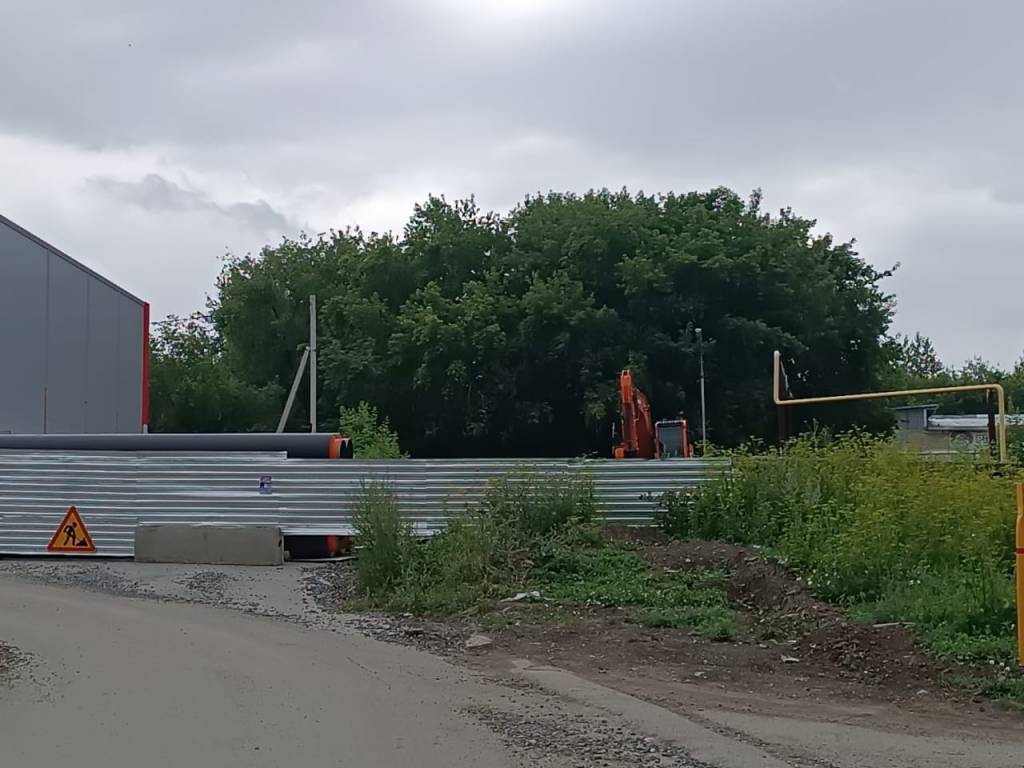 В Кировском районе из-за аварии на ливневом коллекторе обвалилась дорога