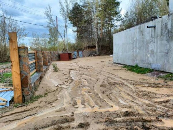 В Новосибирске минприроды  проверит затопленные глиной участки в СНТ «Цветущая Плющиха»