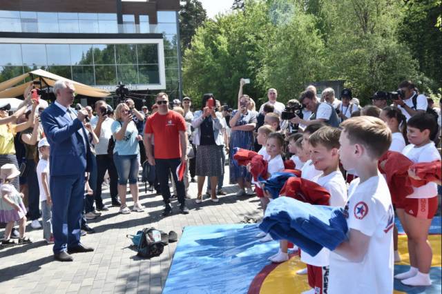 Андрей Травников поздравил жителей Новосибирской области с Днем Защиты детей