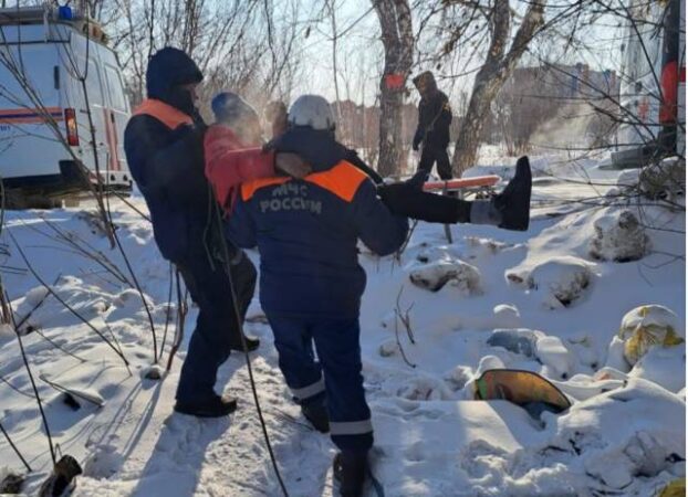 Под Новосибирском мужчина два дня пролежал в колодце теплотрассы в морозы со сломанной ногой