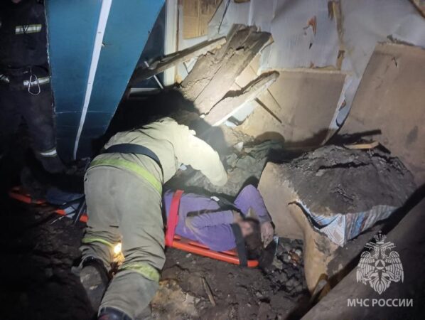 Под Новосибирском на женщин рухнул потолок жилого дома