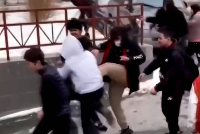 В Новосибирске полицейские ищут подростков