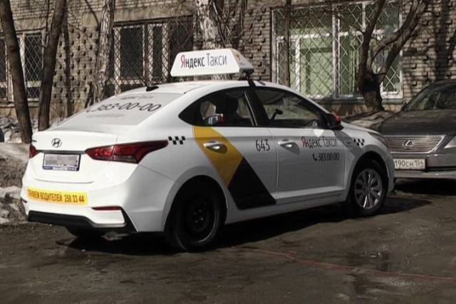 В Новосибирске 30-летний пассажир с ножом ограбил водителя такси