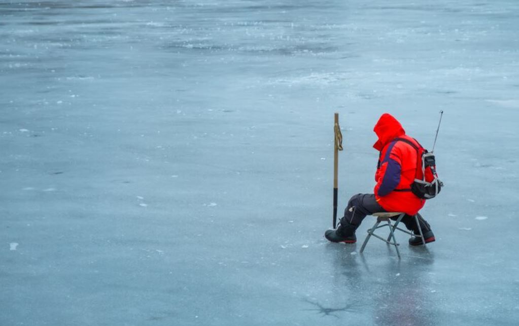 Жертва тонкого льда: в Оби обнаружили тело рыбака