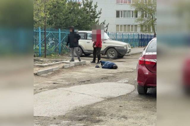 В Новосибирске 12-летние подростки избили пьяного мужчину со сломанной рукой