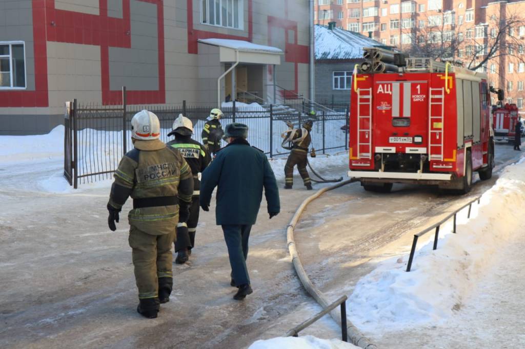 В Новосибирске в результате пожара в гимназии №10 погиб мужчина