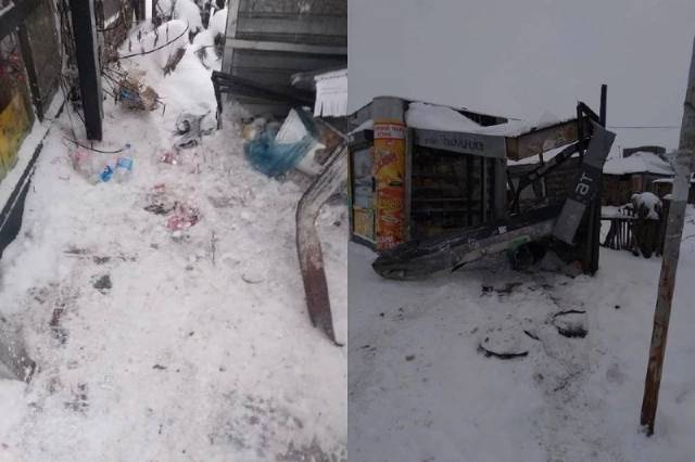 В Новосибирской области иномарка влетела в остановку на скорости