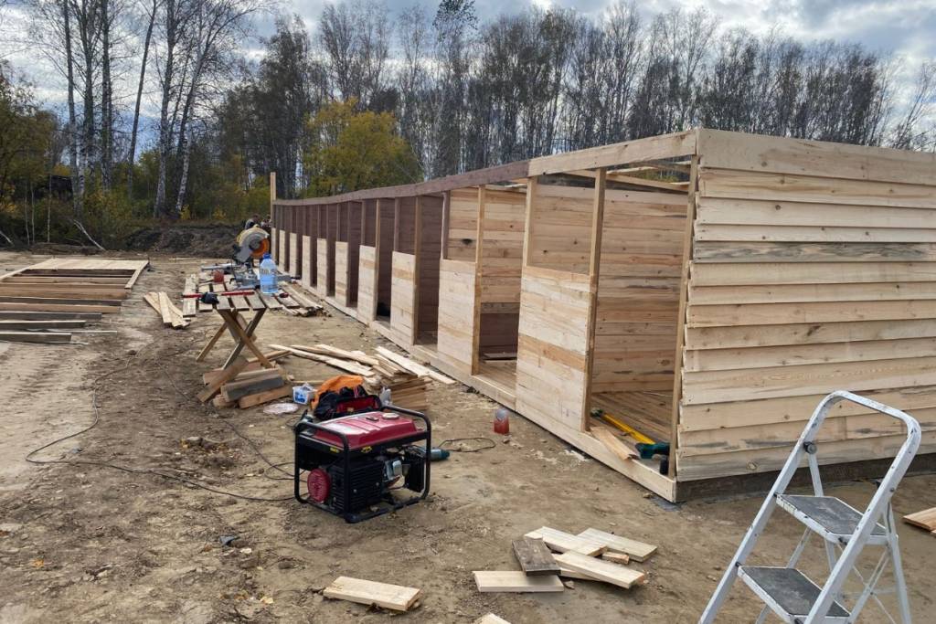 Новосибирский депутат за свой счет строит приют для животных