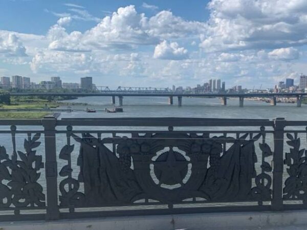 Мэрия продемонстрировала идентичное оригинальному чугунное  ограждение на Октябрьском мосту