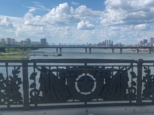 Мэрия продемонстрировала идентичное оригинальному чугунное  ограждение на Октябрьском мосту