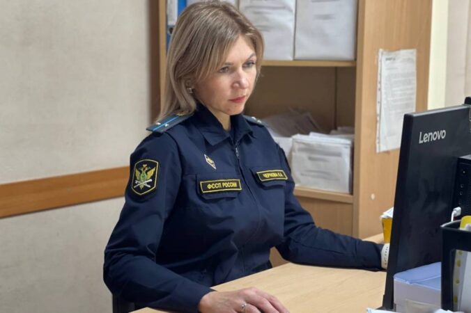 В Новосибирской области пристав взыскала 4