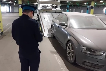 У новосибирца арестовали спрятанную на парковке Audi