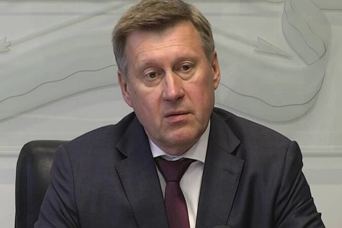 Мэр Новосибирска Анатолий Локоть поддержал идею отказа от латиницы в уличной рекламе