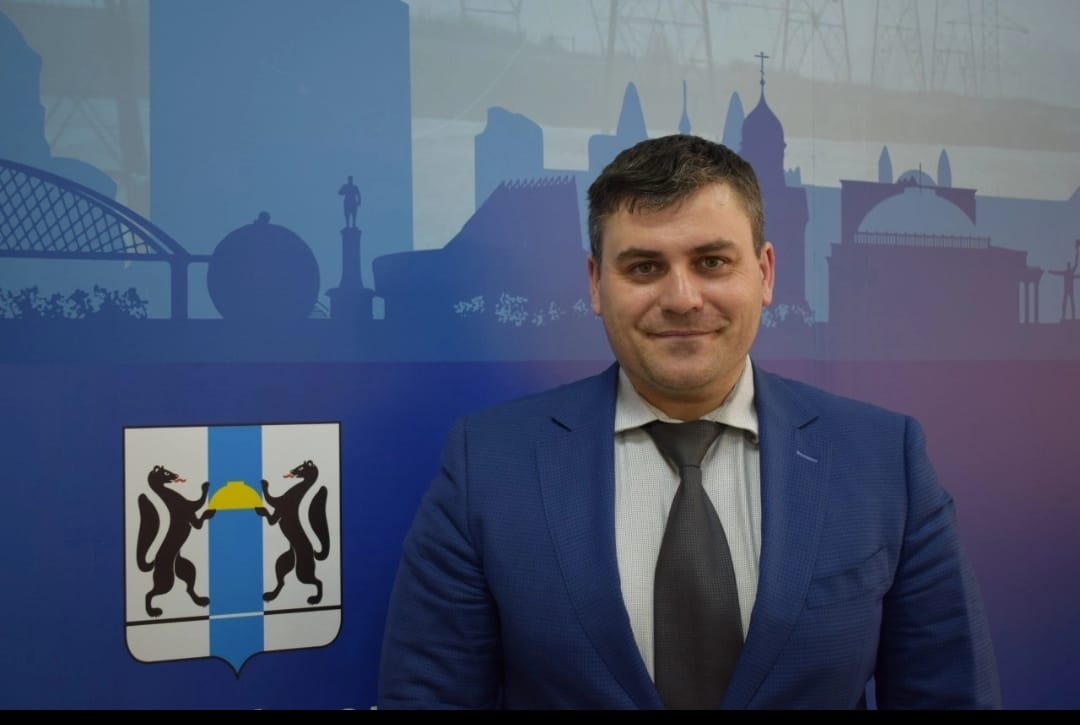 Чиновник ЖКХ в Бердске получил судимость за упавшее на женщину дерево и уйдет в отставку