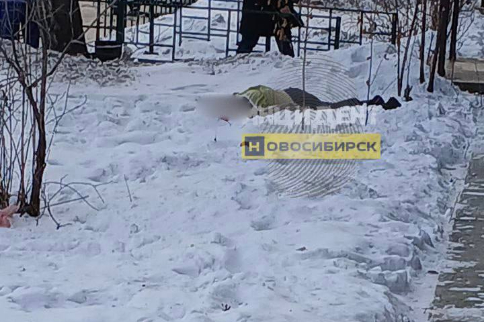 Мужчина выпал из окна 8 этажа в Новосибирске
