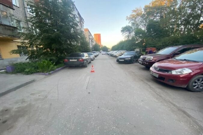 В Новосибирске «Toyota» сбила перебегавшую дорогу 8-летнюю девочку