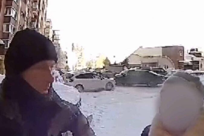 Выхватил сумку из рук: в Новосибирске задержали ограбившего пенсионерку мужчину