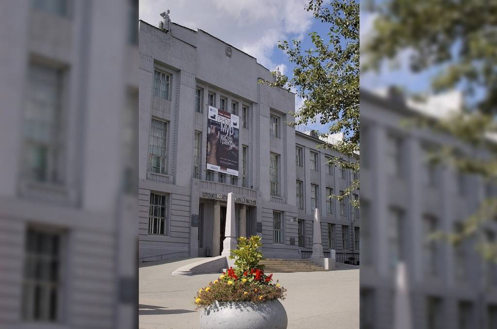 В Новосибирске отреставрируют здание Сибревокма за 3