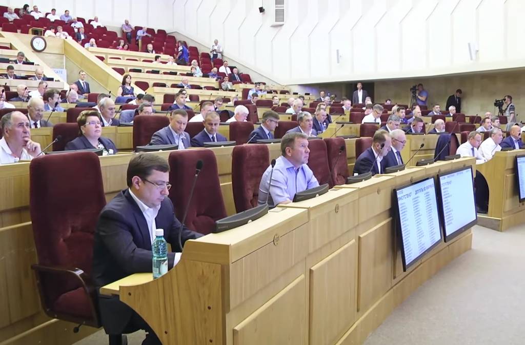 На сессии Заксобрания назначили выборы губернатора Новосибирской области на 10 сентября 2023 года