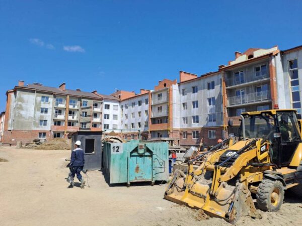 В поселке Краснообск под Новосибирском завершают долгострой с 10-летней историей