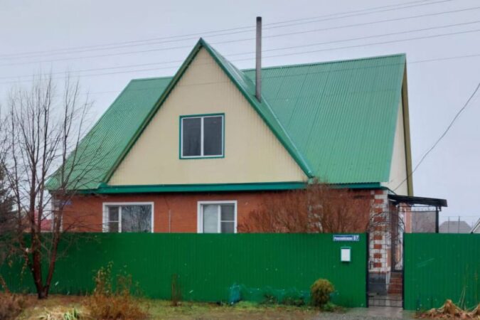 Под Новосибирском многодетную семью заселили в аварийное жилье