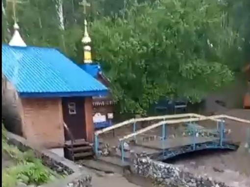 Поврежденный ливнем Святой источник в Искитимском районе планируют завтра восстановить