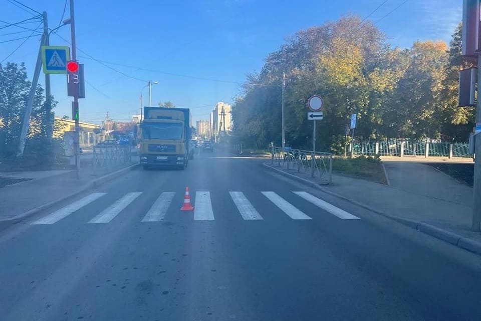 В Новосибирске мотоциклист сбил 17-летнюю девушку на пешеходном переходе