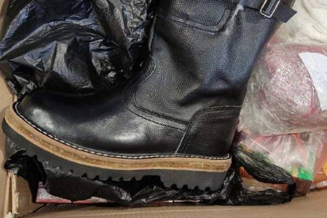 В Новосибирске женщины помогли найти одежду на 215-сантиметрового солдата с 52-м размером ноги