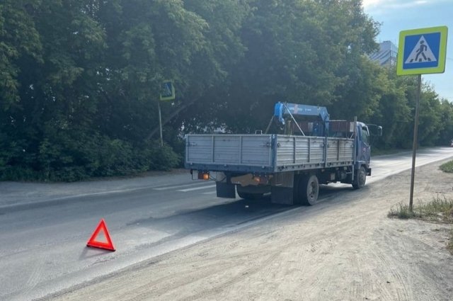 В Новосибирске 86-летняя пенсионерка скончалась после наезда грузовика