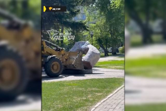 В Новосибирске снесли скульптуру «Каменное сердце» в Первомайском сквере