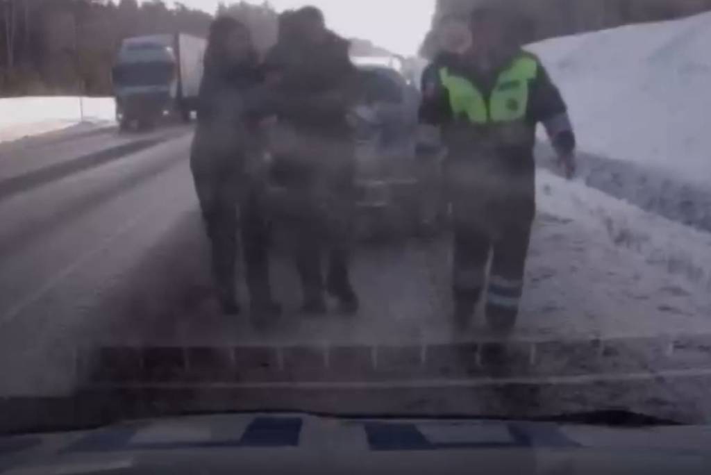 Инспекторы ГАИ спасли истекавшего кровью новосибирца