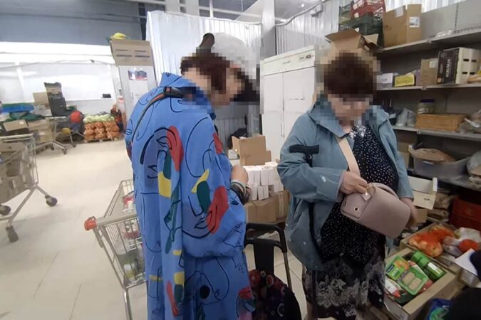 Внучку с бабушкой задержали при краже шоколадок в магазине Новосибирска