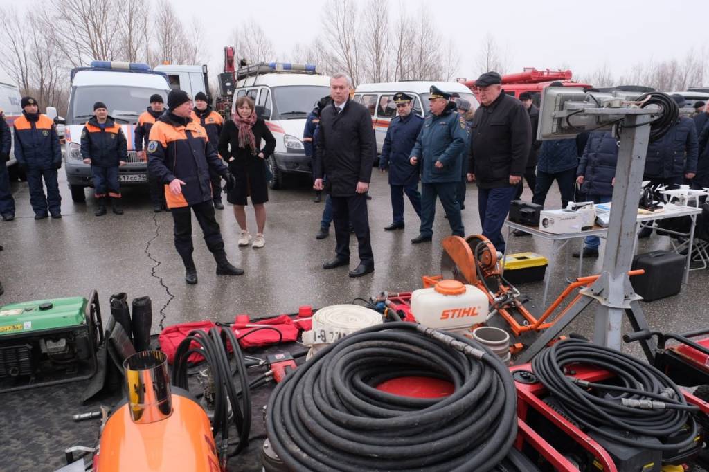 Губернатор Андрей Травников поручил всем службам слаженно и оперативно реагировать на паводковую ситуацию