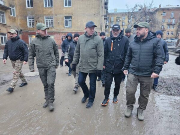 Андрей Травников встретил новость о выдвижении Владимира Путина в президенты на Донбассе