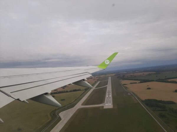 В двигатель самолета S7 Airlines