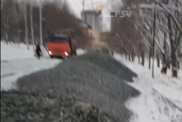 В Новосибирске в разгар зимы возобновили ремонт сквера Сибиряков-Гвардейцев