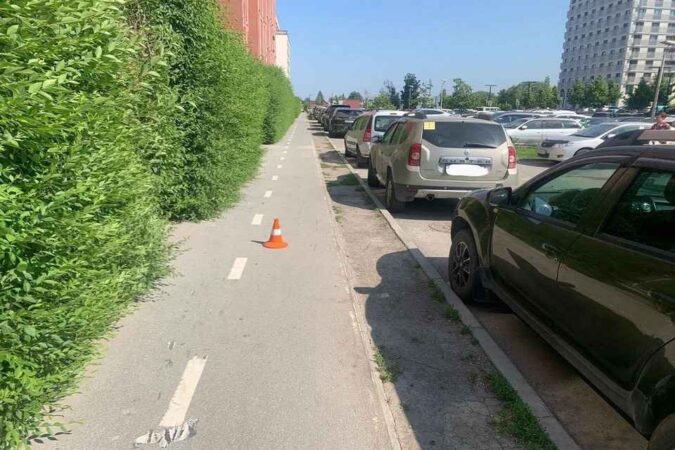 Водитель самоката сбил женщину и 7-летнюю девочку в Новосибирске