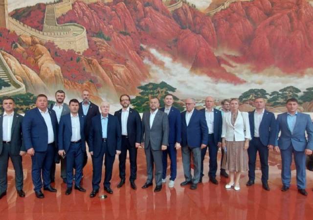 Новосибирский депутат Александр Аксененко посещает Китай в составе парламентской делегации