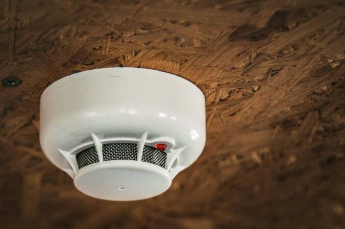 В Новосибирском районе увеличили финансирование на обеспечение многодетных семей пожарными извещателями