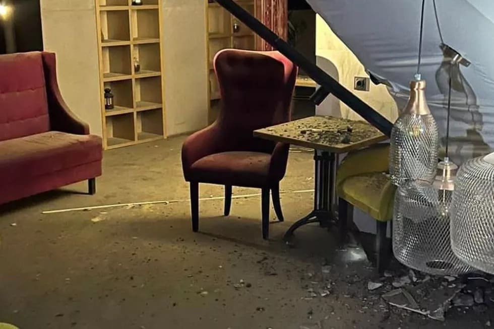 В кафе «Солнечный день» под Новосибирском обрушился потолок – есть пострадавшие