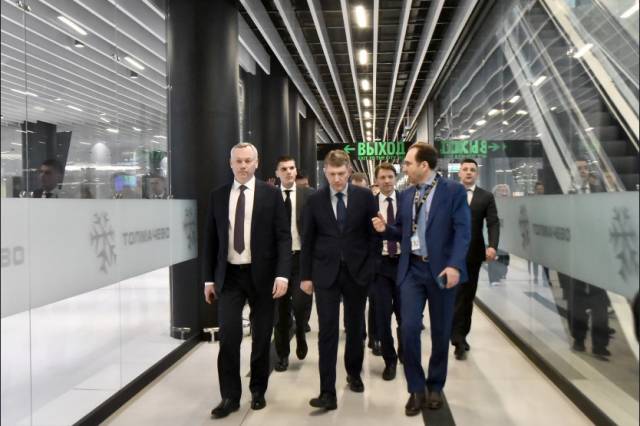 Андрей Травников поручил стимулировать развитие транспорта и жилищного строительства в зоне будущей ОЭЗ