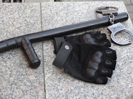 В Новосибирске вооруженный до зубов мужчина устроил стрельбу в «Сан-Сити»