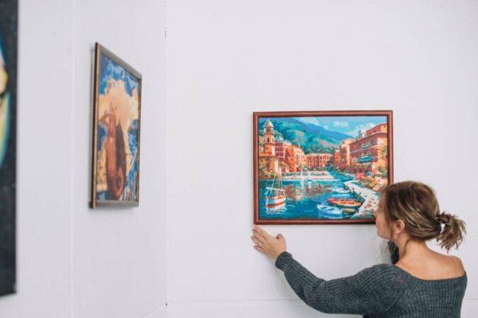 Картины новосибирского коллекционера продают за 1