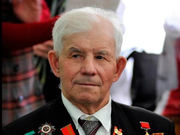 В Дзержинском районе остановку назвали именем Героя Советского Союза