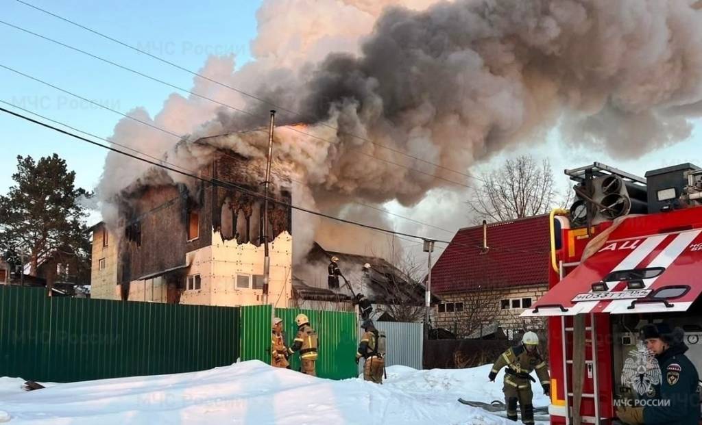 В Новосибирске мать поблагодарила пожарного