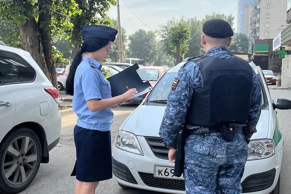 В Новосибирске мужчина погасил миллионный долг после ареста машины