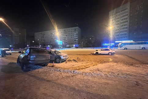 Три новосибирца пострадали в тройном ДТП