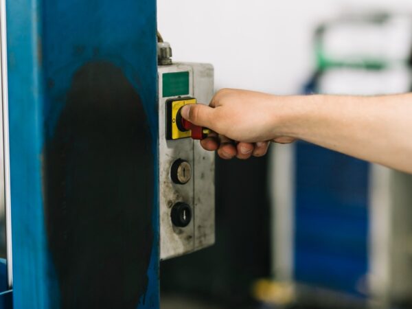 Больше 80 лифтов заменят в Новосибирской области в 2024 году